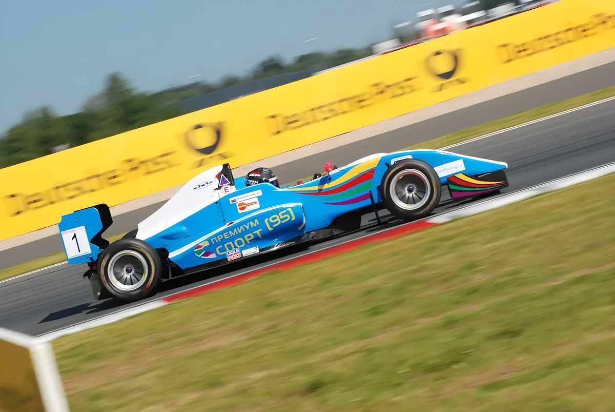 Stanislav Burmistrov racing a blue Formula Russia single-seater